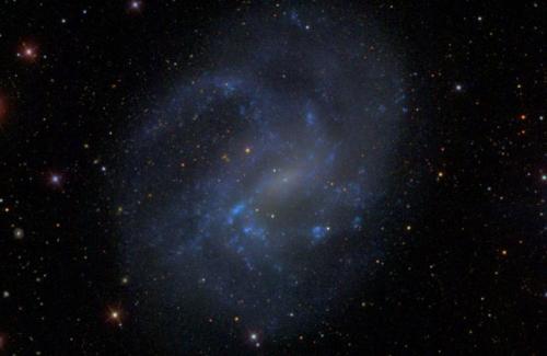 Các thiên hà lùn cho chúng ta manh mối về nguồn gốc của các lỗ đen siêu lớn
